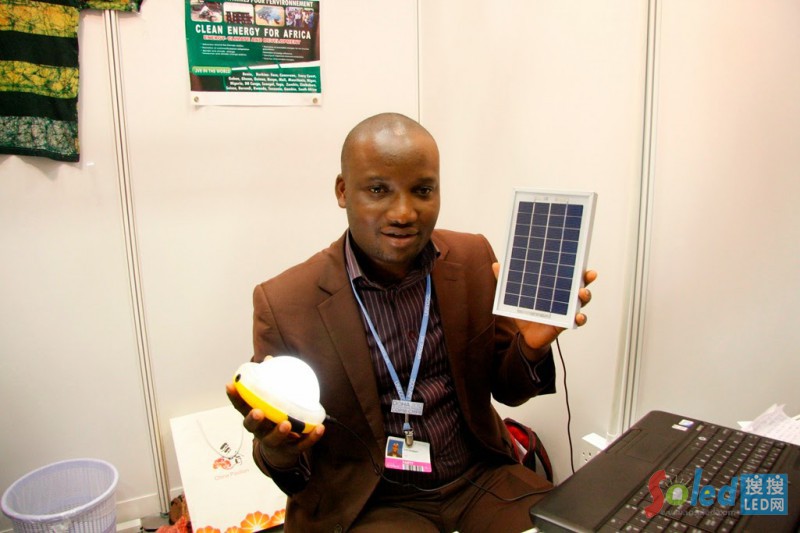 �ɔyʽС��̫��ܰl(f��)��c LED ���߽M SunKing Pro