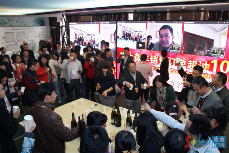 ����ɭ�cף�N(xi��o)���~ͻ��10�|�D3